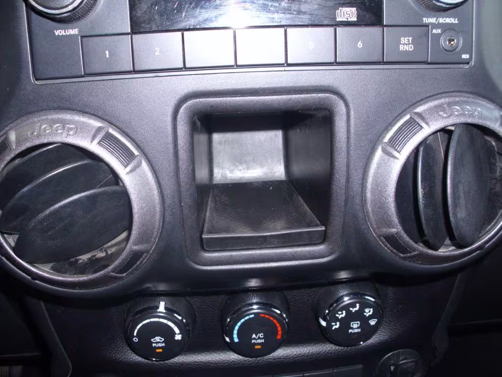 2015 Jeep Wrangler - 1C4BJWDG9FL509849 - Image #21