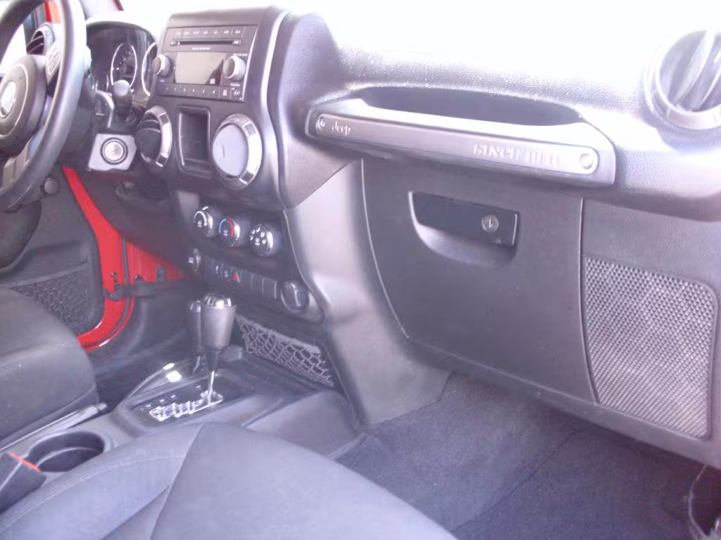 2015 Jeep Wrangler - 1C4BJWDG9FL509849 - Image #9